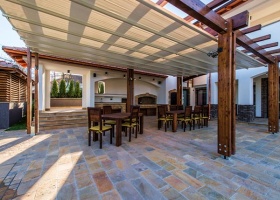 5 Reasons to Invest in Retractable Awnings